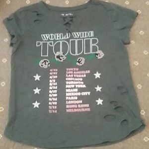 🍒 Place ripped tee